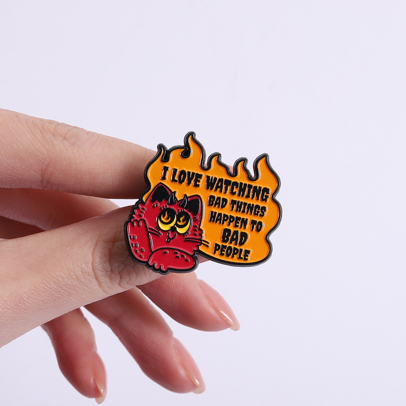 Evil Cat Enamel Pins Watching  – Zoe Jewelry Watches Bewertung und Preis